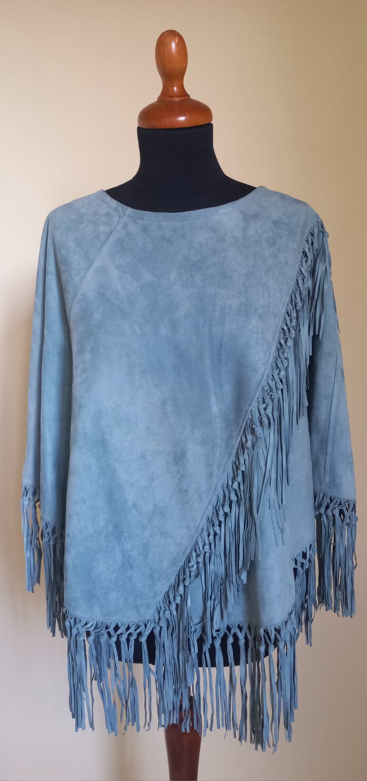 Poncho in vera pelle scamosciata color Celeste Empireo