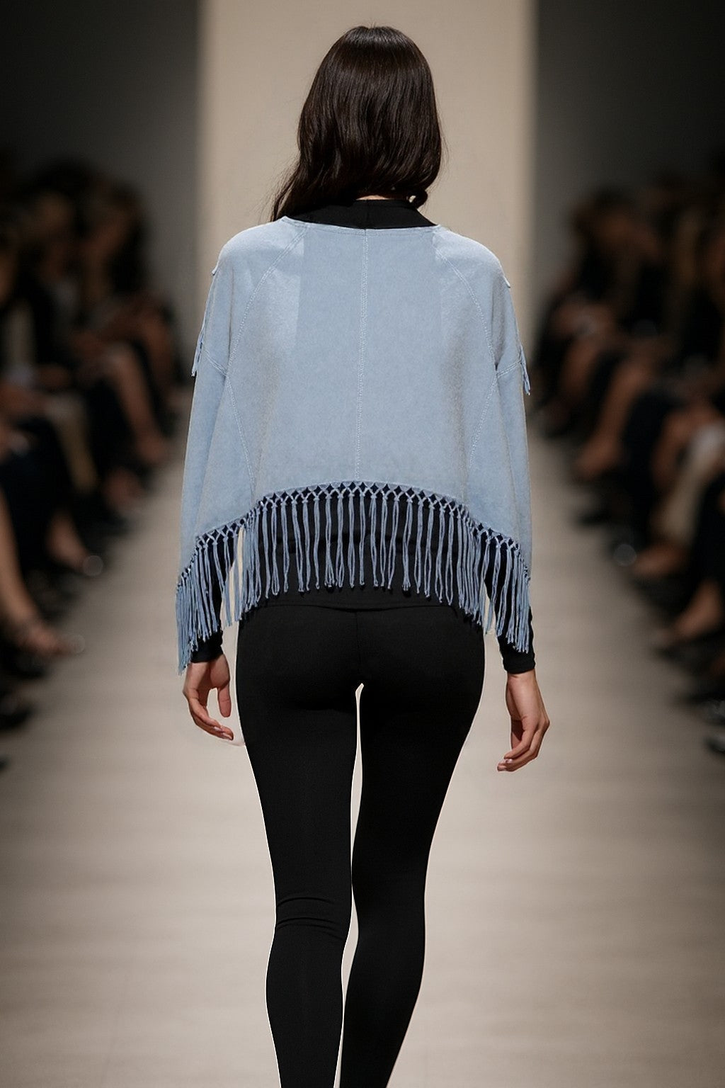 Poncho in vera pelle scamosciata color Celeste Empireo
