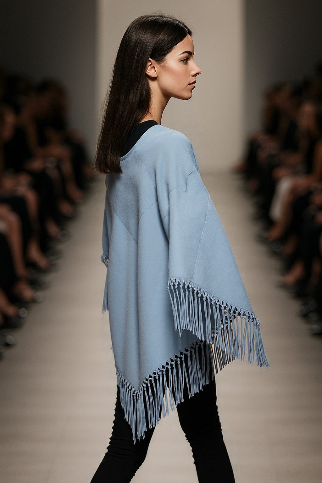 Poncho in vera pelle scamosciata color Celeste Empireo
